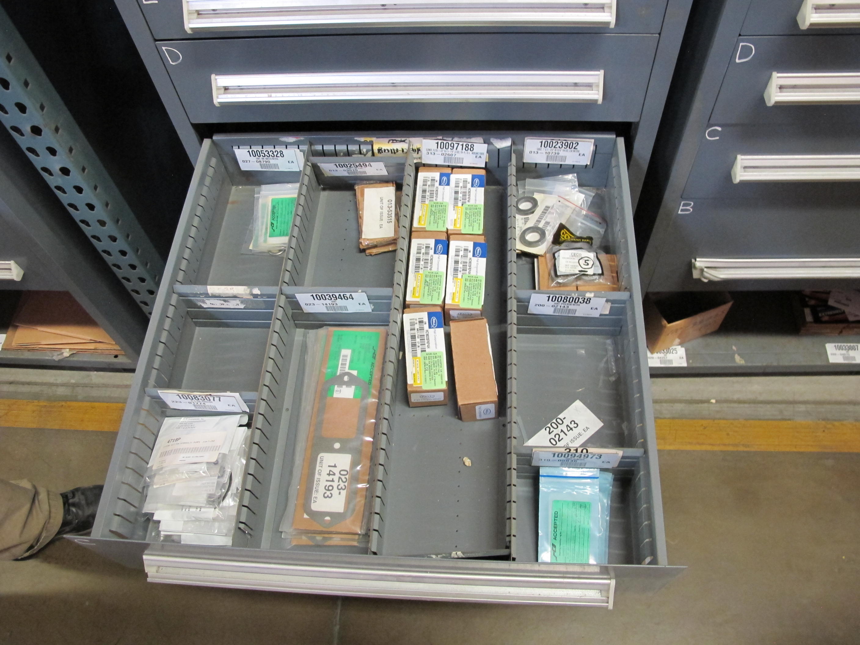 STANLEY VIDMAR HEAVY DUTY 5-DRAWER PARTS CABINET W/ CONTENTS (W-50) LOADING & HANDLING FEE $25-